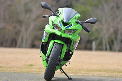 国産400cc4気筒エンジンのステイタスは唯一無二! なのにビギナーにも乗りやすい【カワサキ Ninja ZX-4RR】