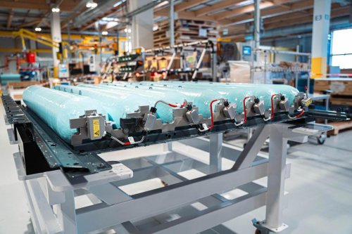 BMW rompe la barrera del espacio: así es su nuevo depósito plano de hidrógeno para el iX5