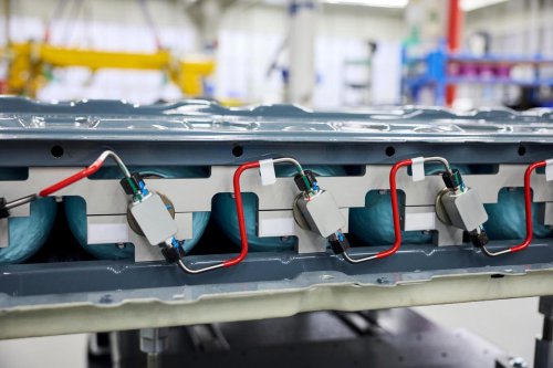 BMW, BMW rompe la barrera del espacio: así es su nuevo depósito plano de hidrógeno para el iX5