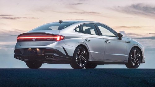 The hybrid sedan with the highest driving range in 2026