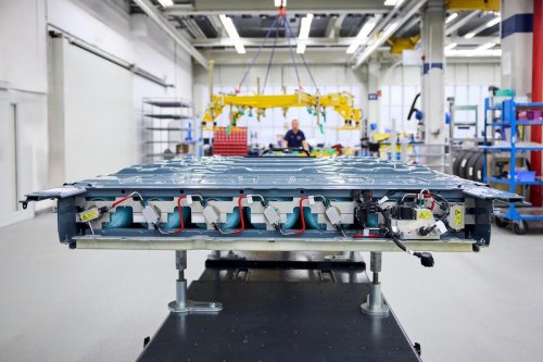 BMW rompe la barrera del espacio: así es su nuevo depósito plano de hidrógeno para el iX5