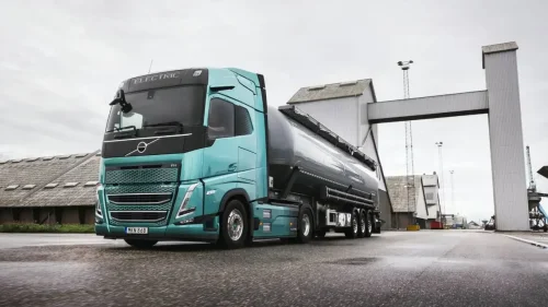 Volvo lanza dos nuevos camiones eléctricos con una autonomía de hasta 700 km con una sola carga