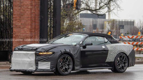 Ford, Detroit, Spied: Ford Mustang Dark Horse SC convertible prototype caught in Detroit