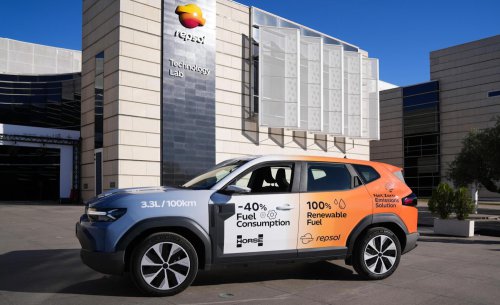 El motor de combustión hecho en España de consumo irrisorio y que dice adiós al petróleo: así es el nuevo híbrido de Horse y Repsol