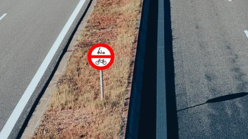 La movilidad sostenible pasa por conocer las señales de la DGT R-114, R-118 y R-119 si no quieres ser multado