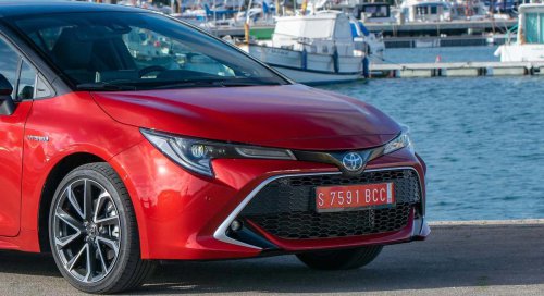 Matrícula roja en España: qué significa y por qué algunos coches la utilizan