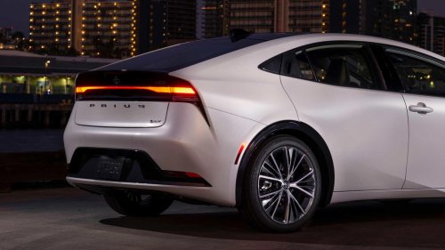 Hybrids: Bridge technology or long-term solution? Auto experts debate