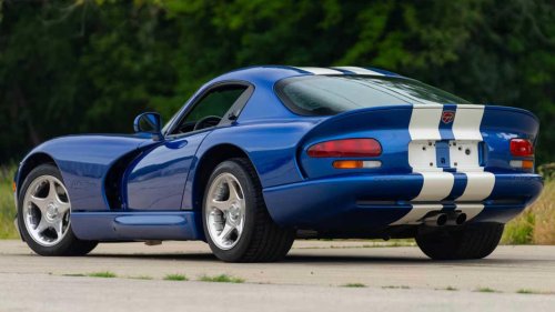 5 analog supercars appreciating faster than Porsche 911