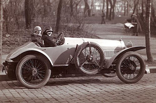 Los bellos héroes de la motor de ocho cilindros en línea