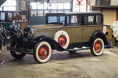 Los bellos héroes de la motor de ocho cilindros en línea