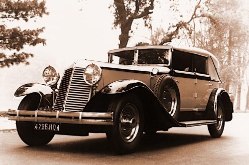 Los bellos héroes de la motor de ocho cilindros en línea