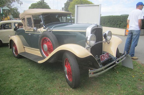 Los bellos héroes de la motor de ocho cilindros en línea