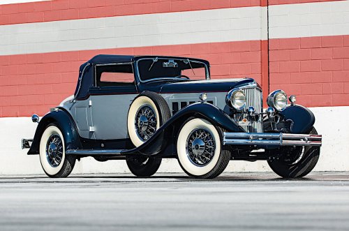 Los bellos héroes de la motor de ocho cilindros en línea