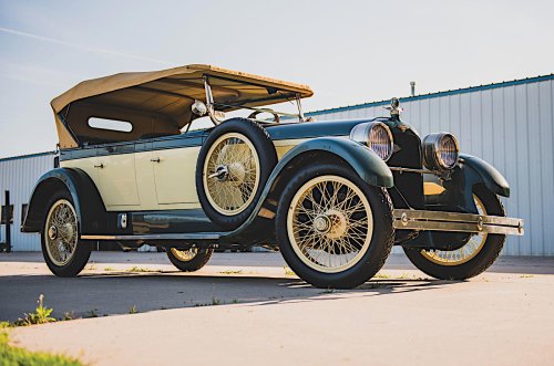 Los bellos héroes de la motor de ocho cilindros en línea