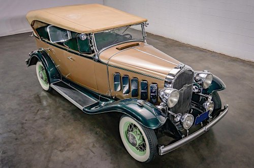 Los bellos héroes de la motor de ocho cilindros en línea