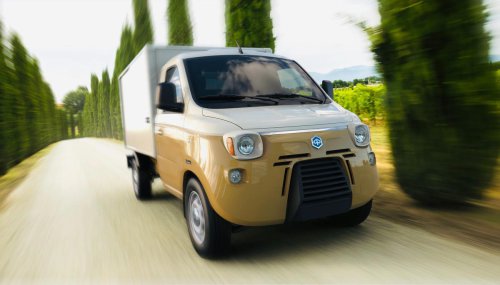 El Piaggio comercial que transporta mercancías y viaja en el tiempo: su diseño lleva a los años 70