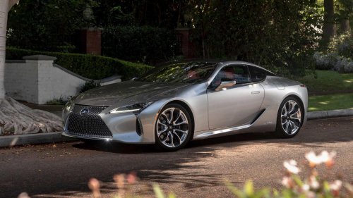 The luxury hybrid most people don't realize is a hybrid