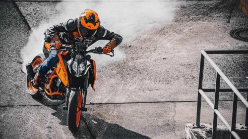 The motorcycle that teaches precision instead of power