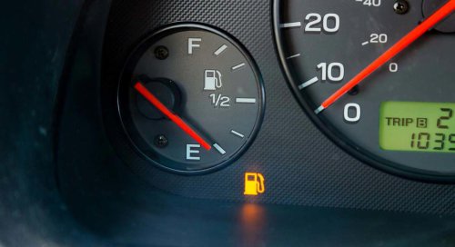 Tres cosas que puedes hacer para que tu coche gaste menos combustible, explicado por un mecánico