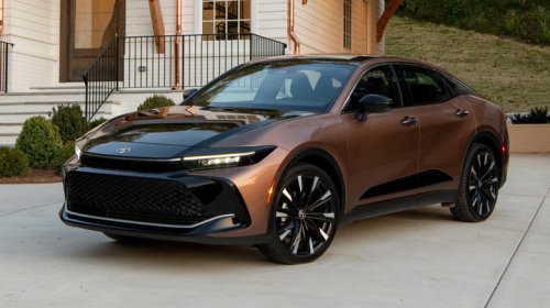 Toyota Crown vs. Lexus ES: How do these premium sedans compare?