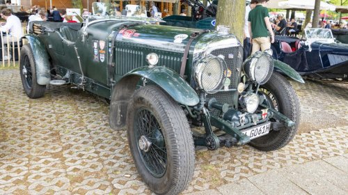 12 vintage cars that are ridiculously overpowered