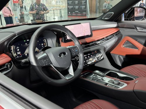 The Infiniti QX65 looks ready for a Red Sport comeback