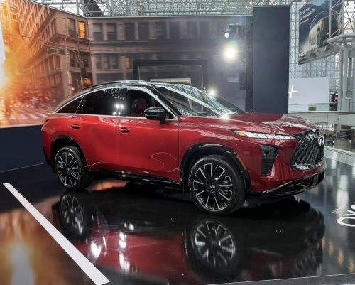 The Infiniti QX65 looks ready for a Red Sport comeback