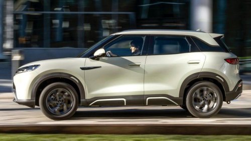 España crece en coches eléctricos e híbridos, pero Europa corre más: la brecha se agranda mes a mes