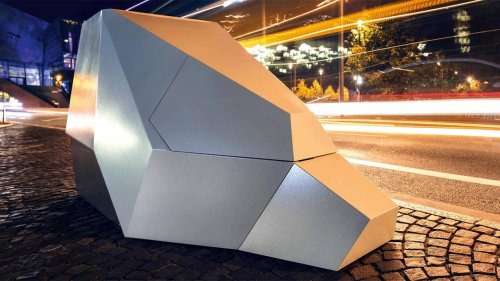 Vandalizan radares y responden con cabinas antibalas: así son los nuevos radares Cybertruck