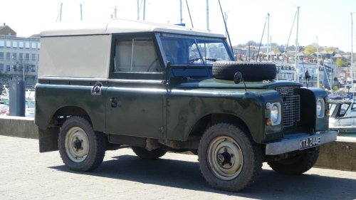 1967 Jeep Wagoneer vs 1967 Land Rover Series IIA, which one actually held up?