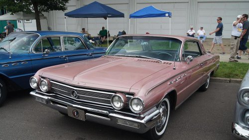 1962 Ford Thunderbird vs 1962 Buick Electra one still feels timeless