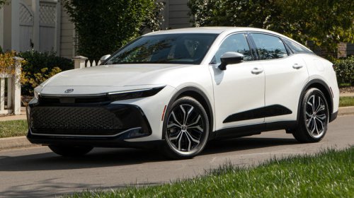 Toyota Crown vs. Lexus ES: How do these premium sedans compare?