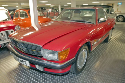 El hombre con 450 coches