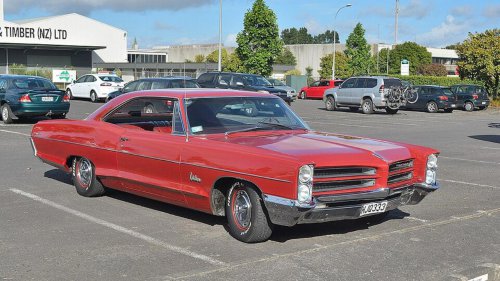 Full-size didn’t mean slow for the 1966 Pontiac Catalina 421
