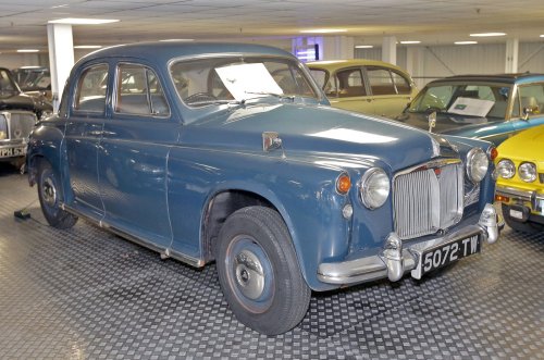 El hombre con 450 coches