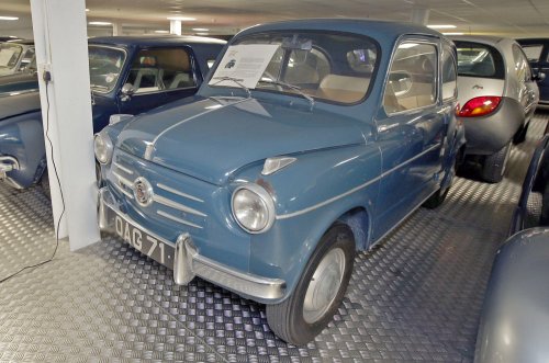 El hombre con 450 coches