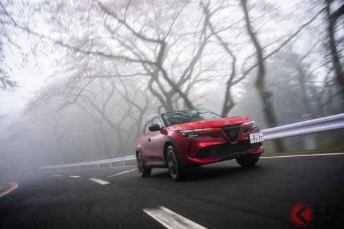 トヨタ「ヤリスクロス」サイズの「ジュニア」に注目ッ! アルファロメオの末っ子だけど「いい塩梅の刺激」あり! 絶妙な“個性ある味付け”が光る乗り味とは?【試乗記】