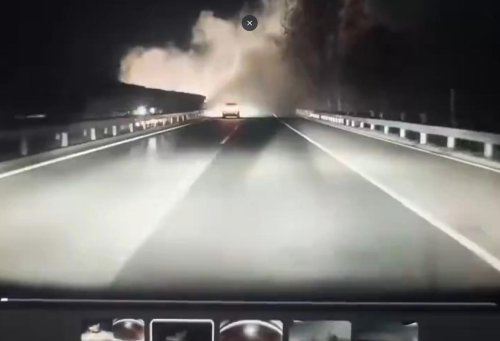 Parecía una colisión casi imposible de evitar, pero este coche reaccionó de una manera impecable