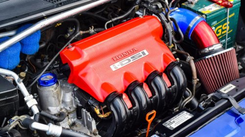 Why do some 4-cylinder engines have eight spark plugs?