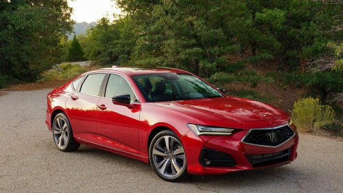 The Japanese luxury sedan more sporty than a BMW 5 Series