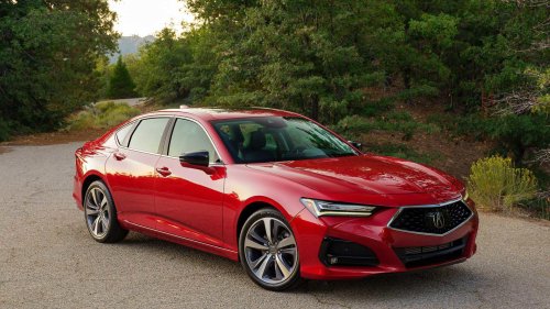 The Japanese luxury sedan more sporty than a BMW 5 Series