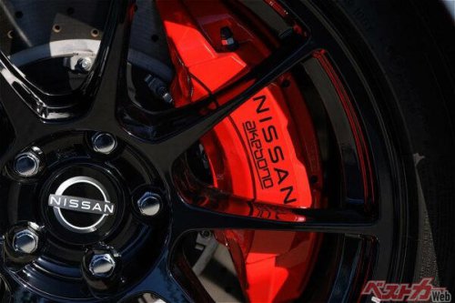 エンブレムを「Z」に変更! 顔も激変! フェアレディZのマイチェンはNISMOの6MT追加だけじゃない!