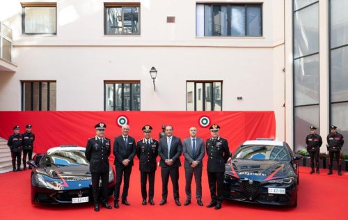 El Maserati de más de 600 CV que usa la policía italiana para transportar medicinas