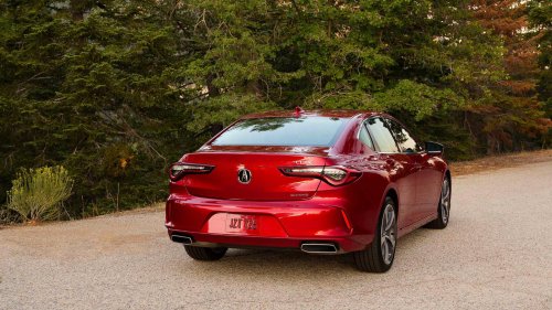 The Japanese luxury sedan more sporty than a BMW 5 Series