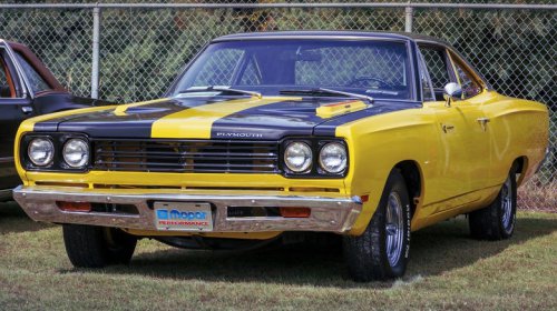 6 legendary muscle cars built with the 440 'six pack' engine