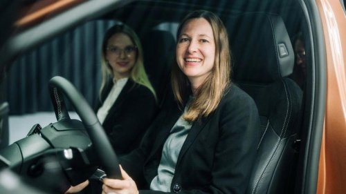 Un mal hábito al volante explicaría por qué las mujeres sufren más lesiones en accidentes de tráfico, según expertos