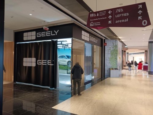Geely, Geely empieza a asomar con sus coches eléctricos e híbridos enchufables: abren sus primeros concesionarios en España
