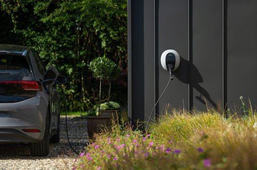 Cómo cargar tu coche eléctrico desde casa, además de las ventajas