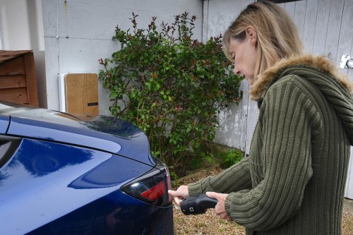 Cómo cargar tu coche eléctrico desde casa, además de las ventajas