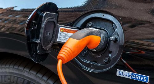 Los coches híbridos y eléctricos ganan terreno: el 60% de los españoles los prefieren como próximo automóvil